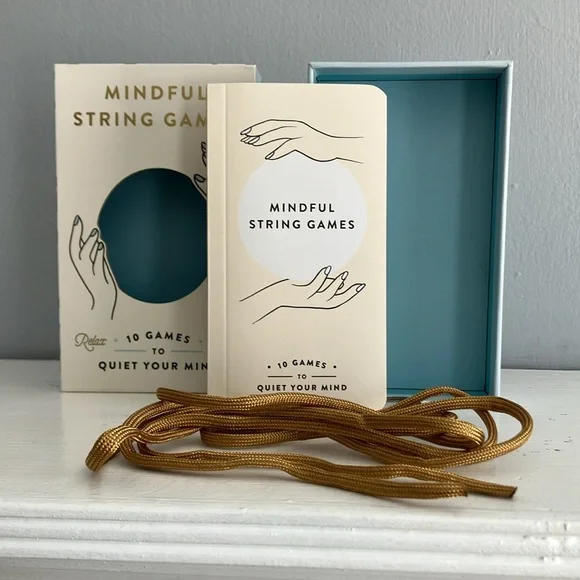 Chronicle Books - Mindful String Games - Picture 4 of 5